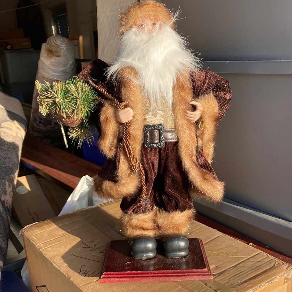 Beautiful Santa few nicks on base but in good condition
